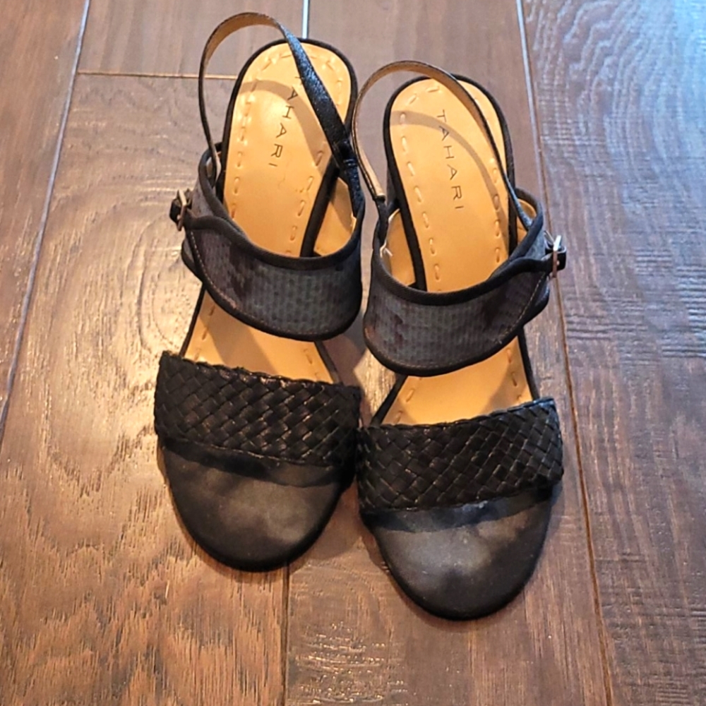 Tahari Jada Sandals with Leather Upper Size 7M